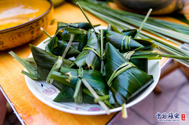 一家人親手包過的粽子更美味。中國雄安官網(wǎng)記者馬夢迪 攝