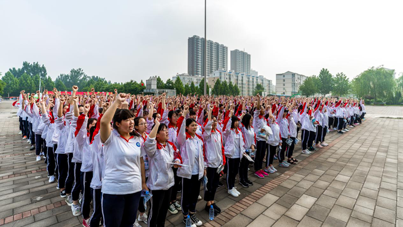 多圖丨直擊雄安高考現(xiàn)場(chǎng) 4000余名考生信心滿(mǎn)懷 奮力一搏