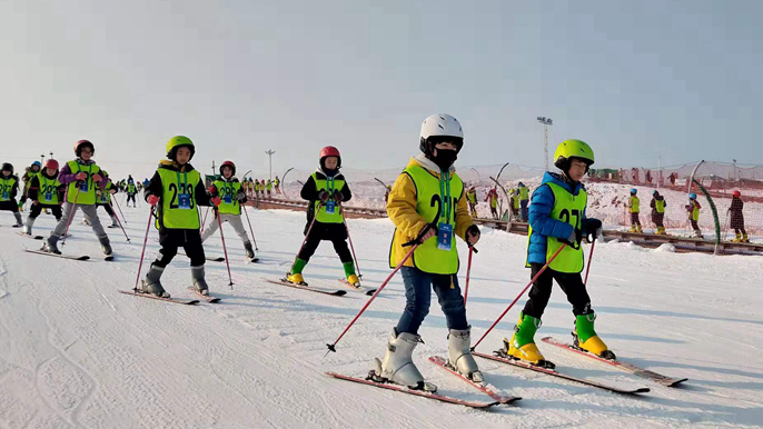 雄安新區(qū)首屆中小學生滑雪冬令營舉行