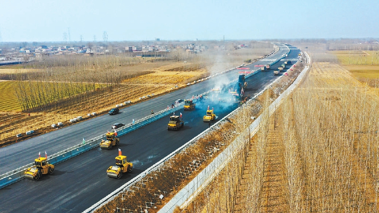 榮烏高速新線主線路面工程完工