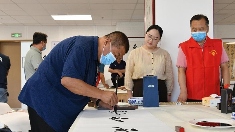 雄縣書畫家送書畫進(jìn)雄東 推進(jìn)“村民”變“市民”進(jìn)程