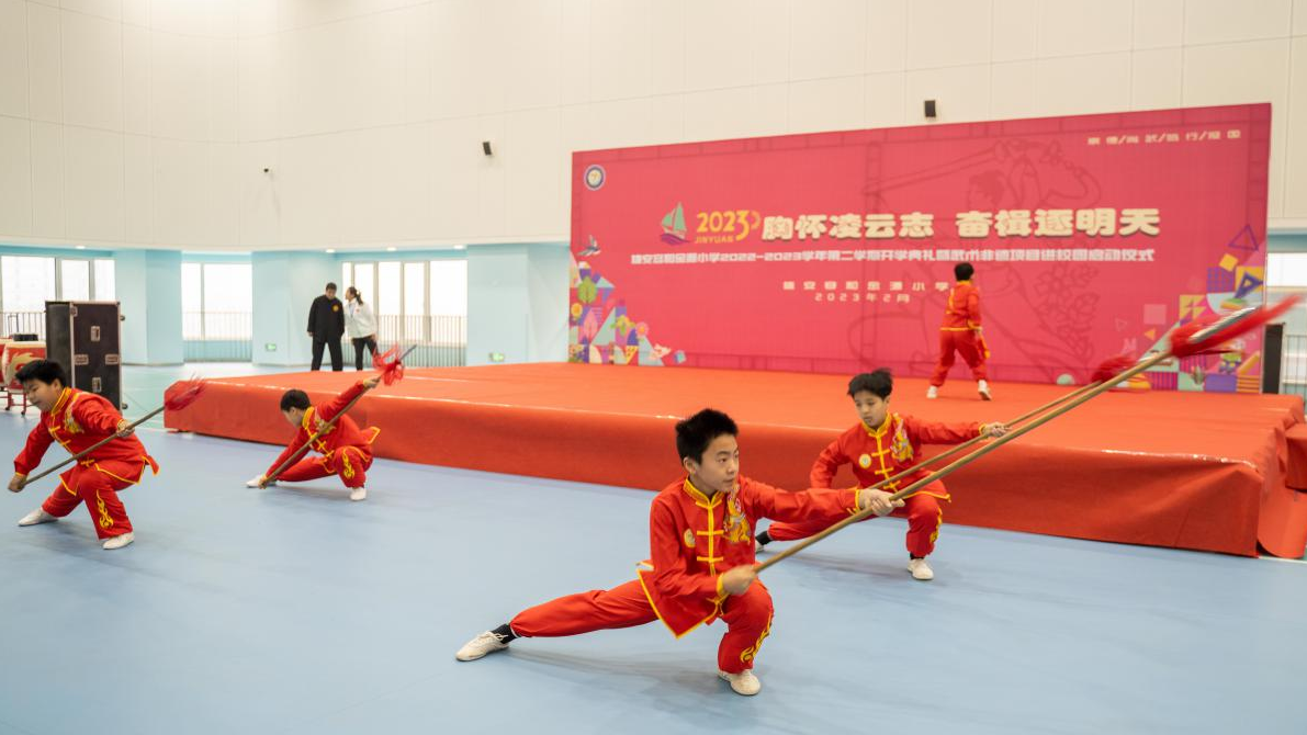 非遺武術(shù)進(jìn)校園！雄安這所學(xué)校開學(xué)典禮不一般——雄安容和金源小學(xué)舉辦2022-2023學(xué)年第二學(xué)期開學(xué)典禮暨武術(shù)非遺八卦掌引進(jìn)啟動(dòng)儀式